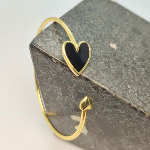 Brazalete Pale Hearts Negro